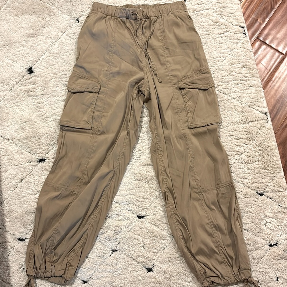Lululemon lightweight adjustable mid-rise cargo filbert Tan pant